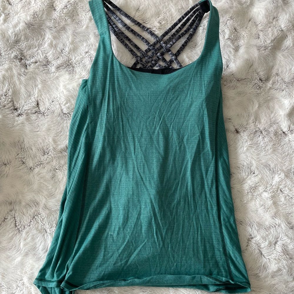 Lululemon Racer Back Tank Top Size 4 built-in bra free to be wild green small s